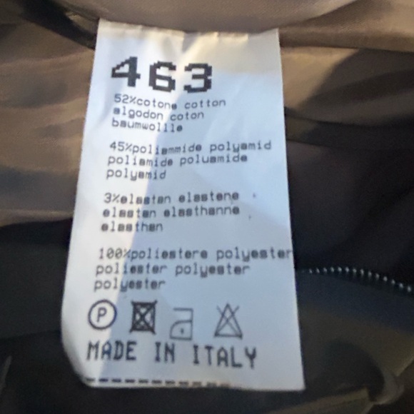 Woman’s Inoerial pleated Rain Coat - Picture 8 of 8